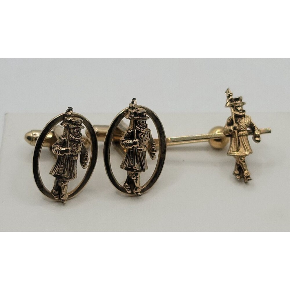 Beefeater Gold Tone Tie Holder and Matching Cuff Links Vintage Before 80's